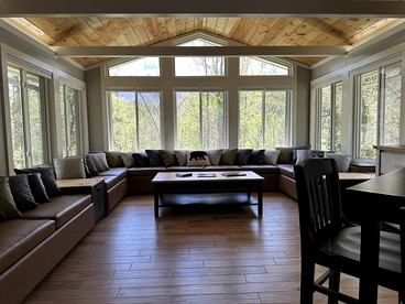 Beautiful Fully Furnished Cabin with Hot-Tub and Game Room in Gatlinburg, Tennesse - Photo 3