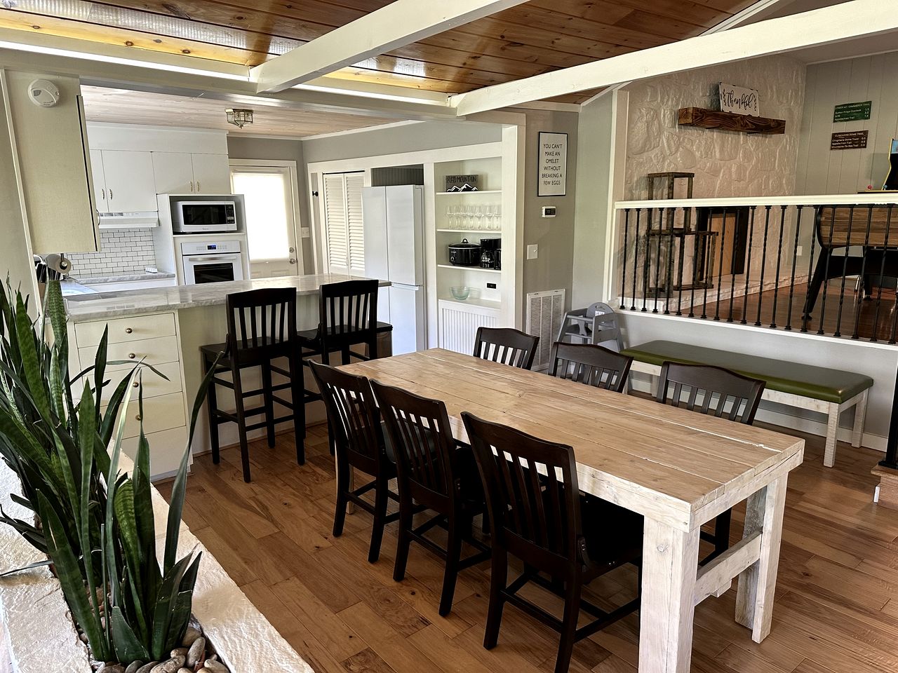 Beautiful Fully Furnished Cabin with Hot-Tub and Game Room in Gatlinburg, Tennesse