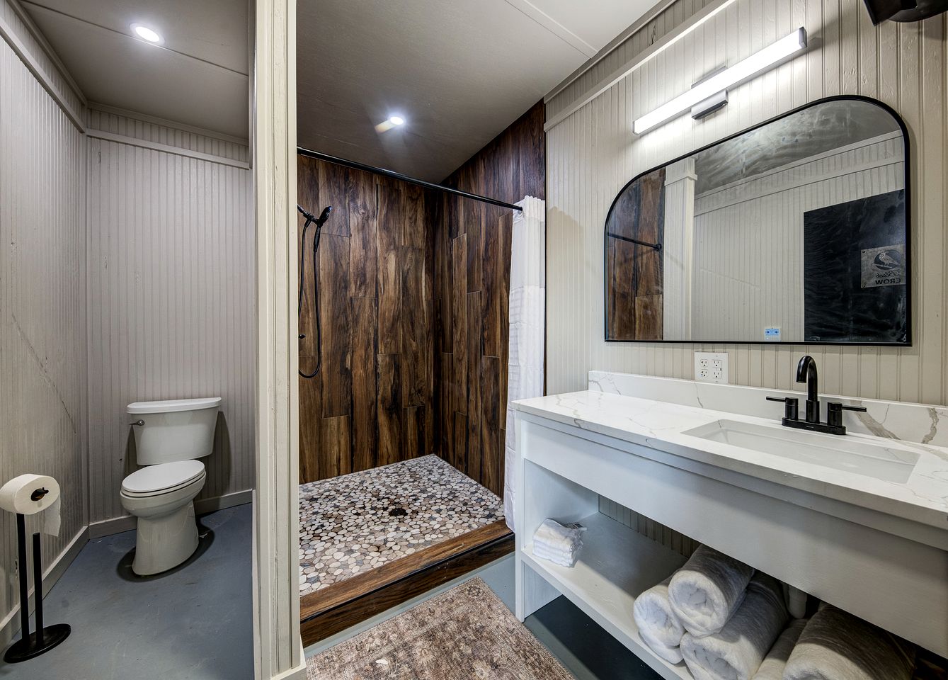 Bright Modern Treehouse with Pickleball Court Near LBJ Grasslands | Alvord, Texas