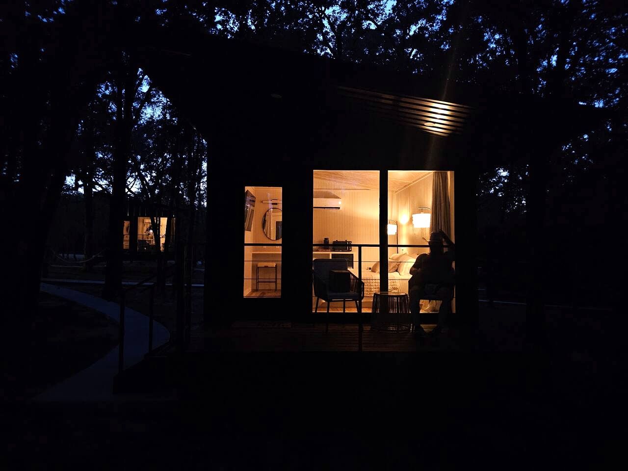 Bright Modern Treehouse with Pickleball Court Near LBJ Grasslands | Alvord, Texas