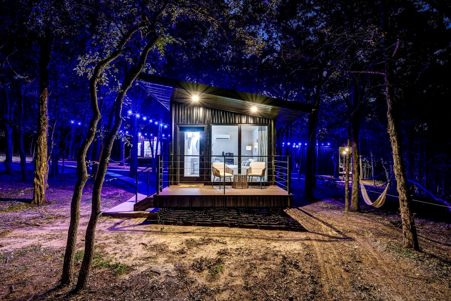 Bright Modern Treehouse with Pickleball Court Near LBJ Grasslands | Alvord, Texas