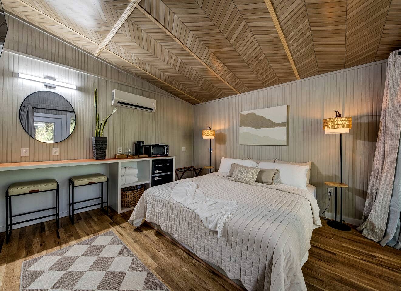 Bright Modern Treehouse with Pickleball Court Near LBJ Grasslands | Alvord, Texas