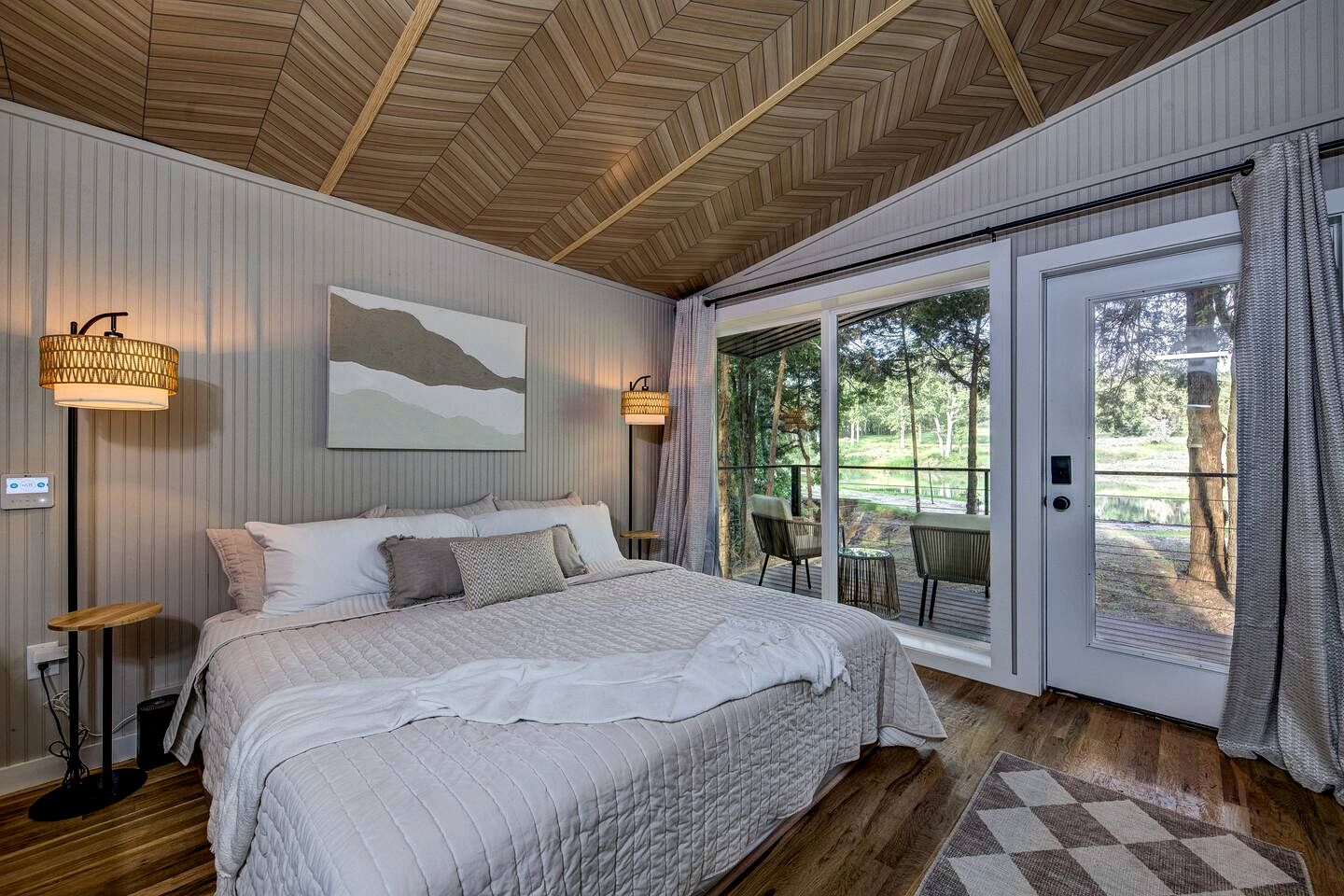 Bright Modern Treehouse with Pickleball Court Near LBJ Grasslands | Alvord, Texas