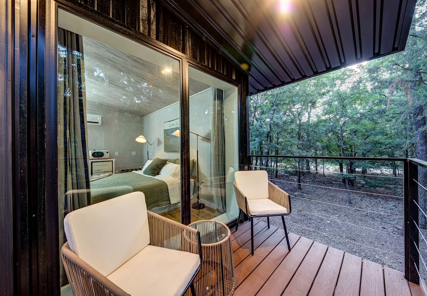 Bright Modern Treehouse with Pickleball Court Near LBJ Grasslands | Alvord, Texas