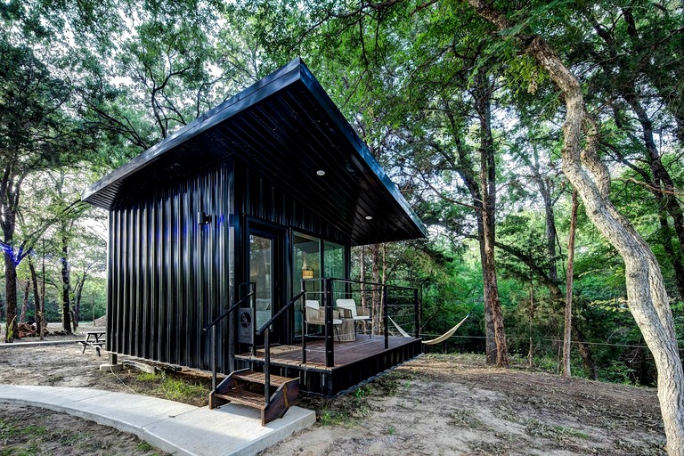 Cabins (United States of America, Alvord, Texas)