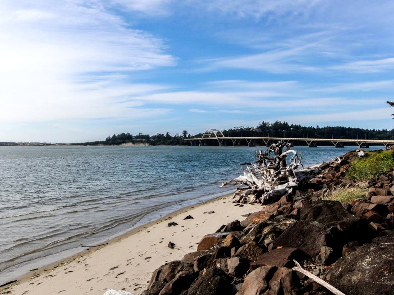 Modern Bayside Villa in Waldport, Oregon
