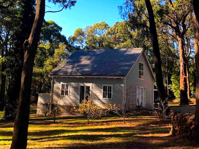 Barns (Red Hill South, Victoria, Australia)