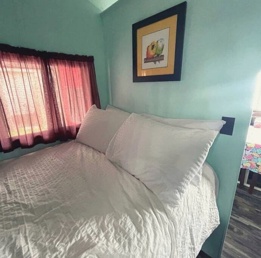 Cabins (Canada, Leamington, Ontario)