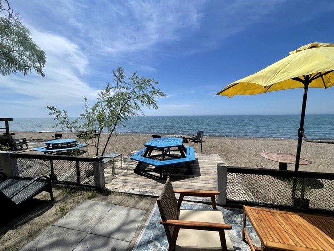 Cabins (Canada, Leamington, Ontario)