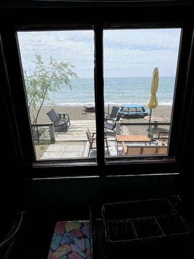Cabins (Canada, Leamington, Ontario)
