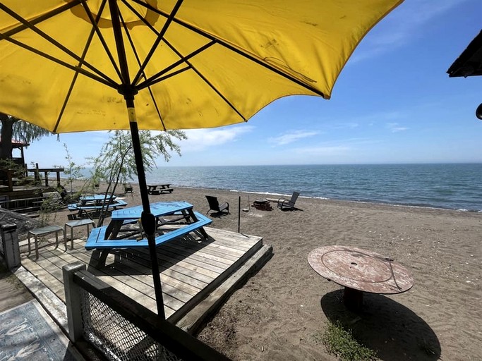 Cabins (Canada, Leamington, Ontario)
