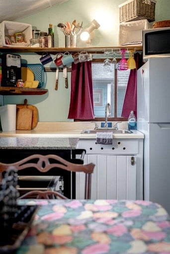 Cabins (Canada, Leamington, Ontario)