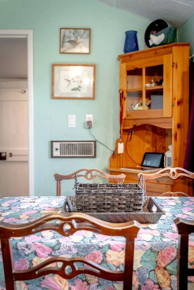 Cozy Lake Tiny House Incredible to Create New Memories in Ontario
