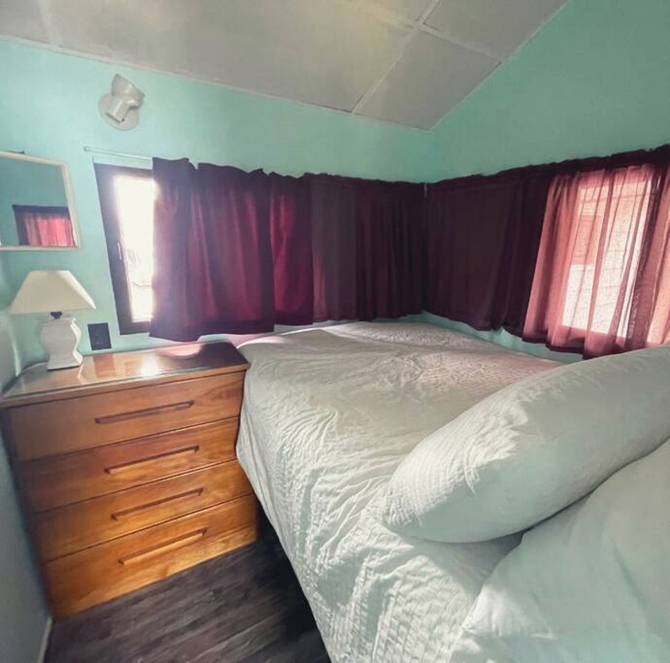 Cozy Lake Tiny House Incredible to Create New Memories in Ontario