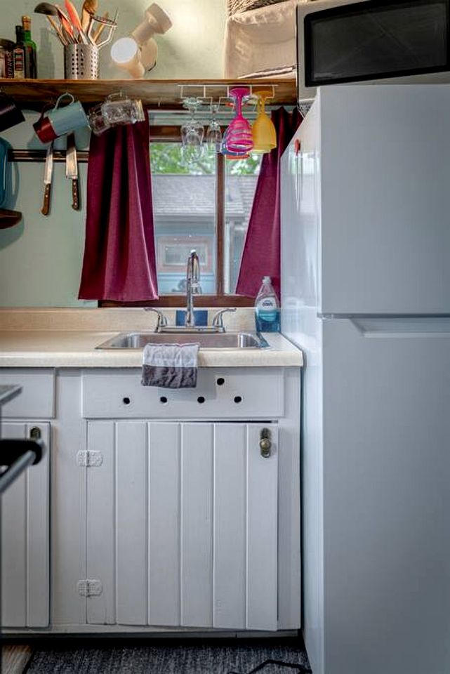 Cozy Lake Tiny House Incredible to Create New Memories in Ontario