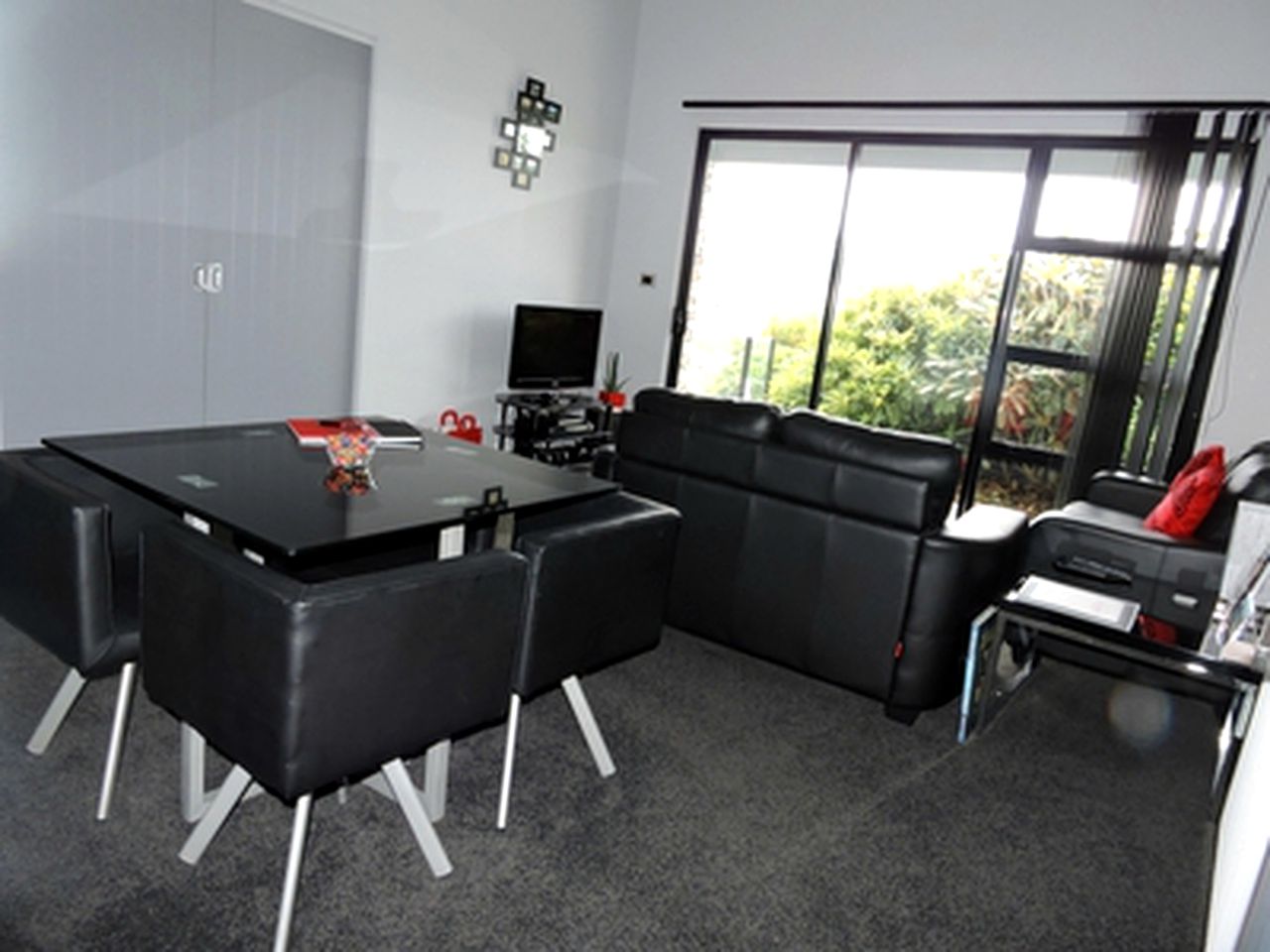 Comfortable and Modern Suite Accommodation with a Garden in Gore, New Zealand