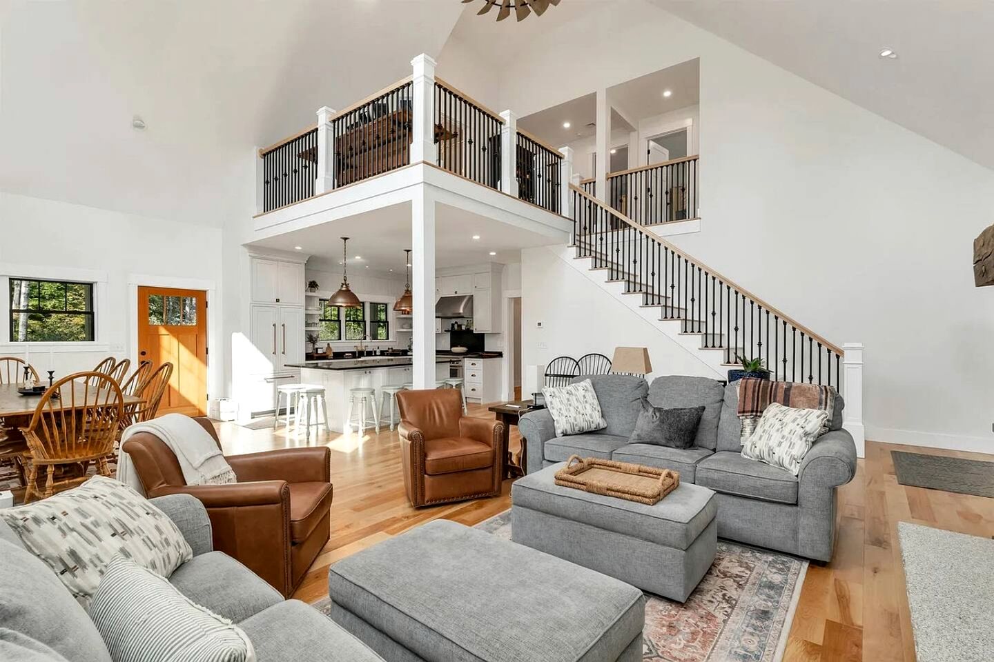 Luxury Spacious Farmhouse with Saco River Access Near Attitash Mountain, Bartlett NH
