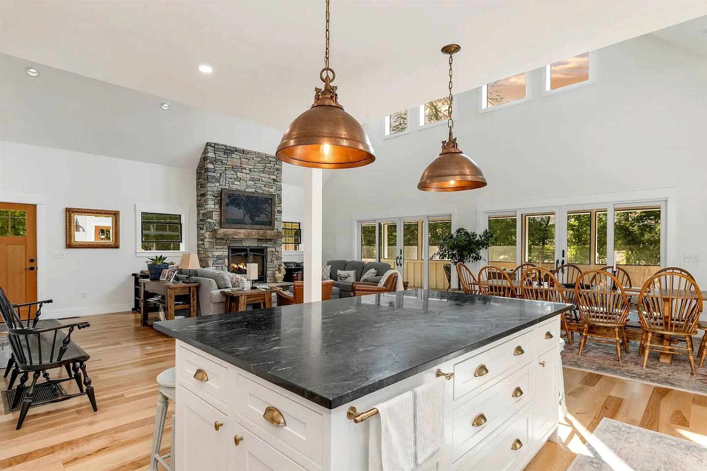Luxury Spacious Farmhouse with Saco River Access Near Attitash Mountain, Bartlett NH