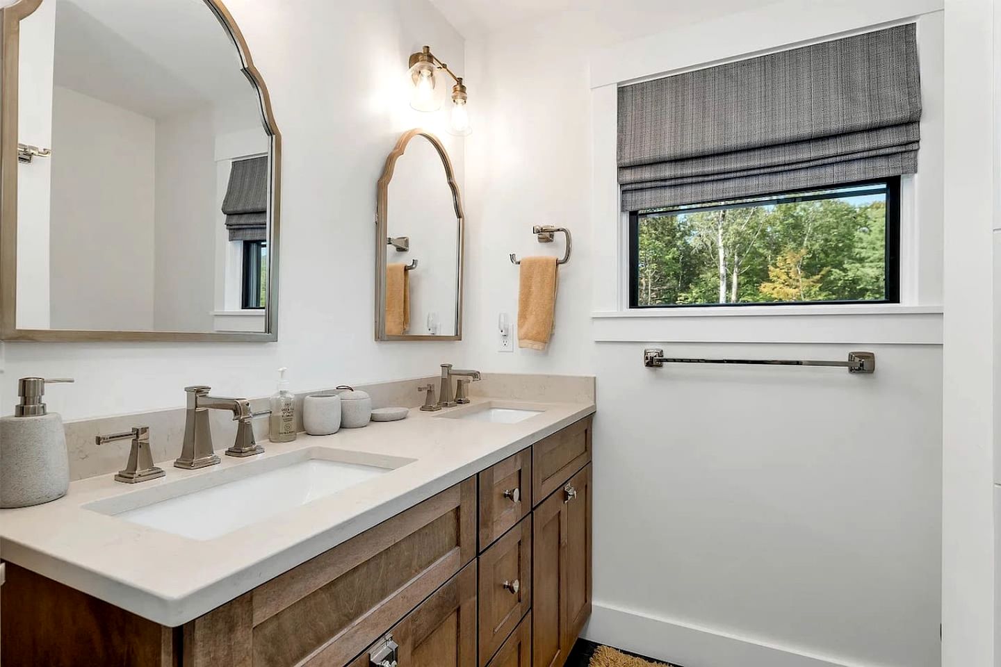 Luxury Spacious Farmhouse with Saco River Access Near Attitash Mountain, Bartlett NH