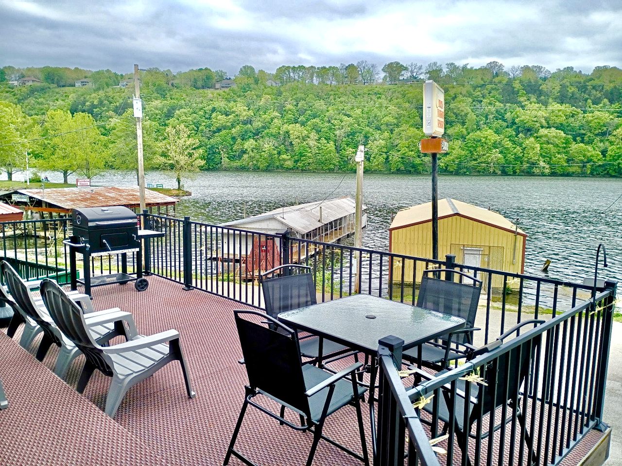 Peaceful Lake Escape with Boat Slip & Spacious Lounge in Garfield, Arkansas