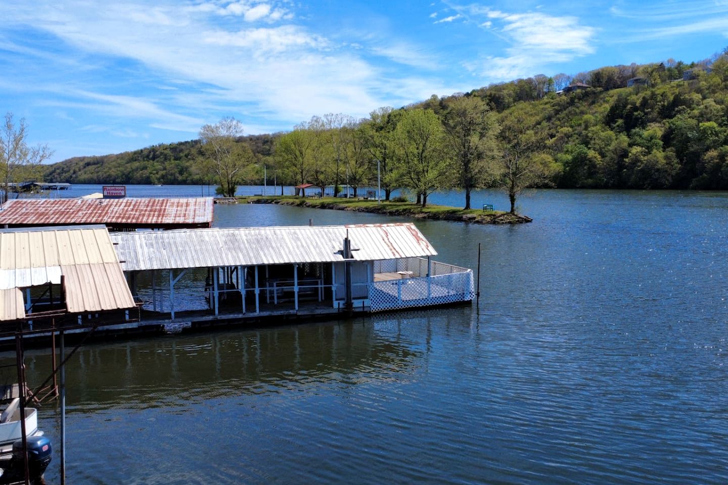 Peaceful Lake Escape with Boat Slip & Spacious Lounge in Garfield, Arkansas