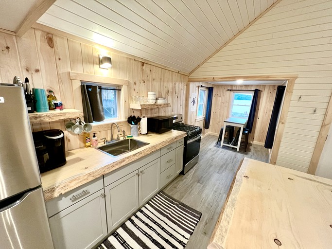 Cabins (United States of America, Burnham, Maine)