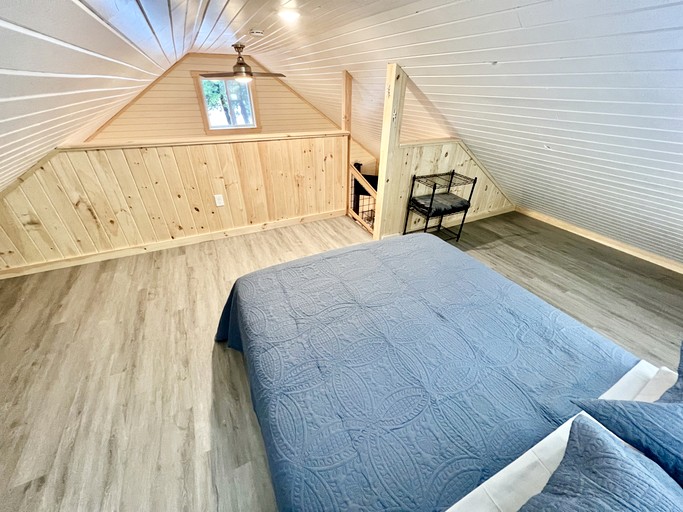 Cabins (United States of America, Burnham, Maine)