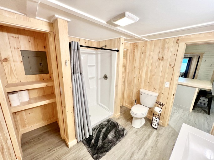 Cabins (United States of America, Burnham, Maine)
