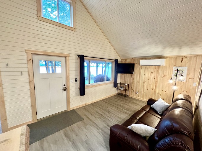 Cabins (United States of America, Burnham, Maine)