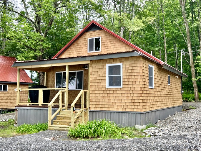 Cozy Lakefront Cabin with Porch, Firepit, Kayaks & Sandy Beach Access in Burnham, Maine
