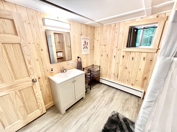 Cabins (United States of America, Burnham, Maine)