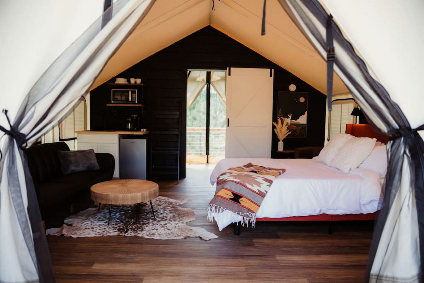 Deluxe Safari Tent with Indoor Jacuzzi in Kentucky