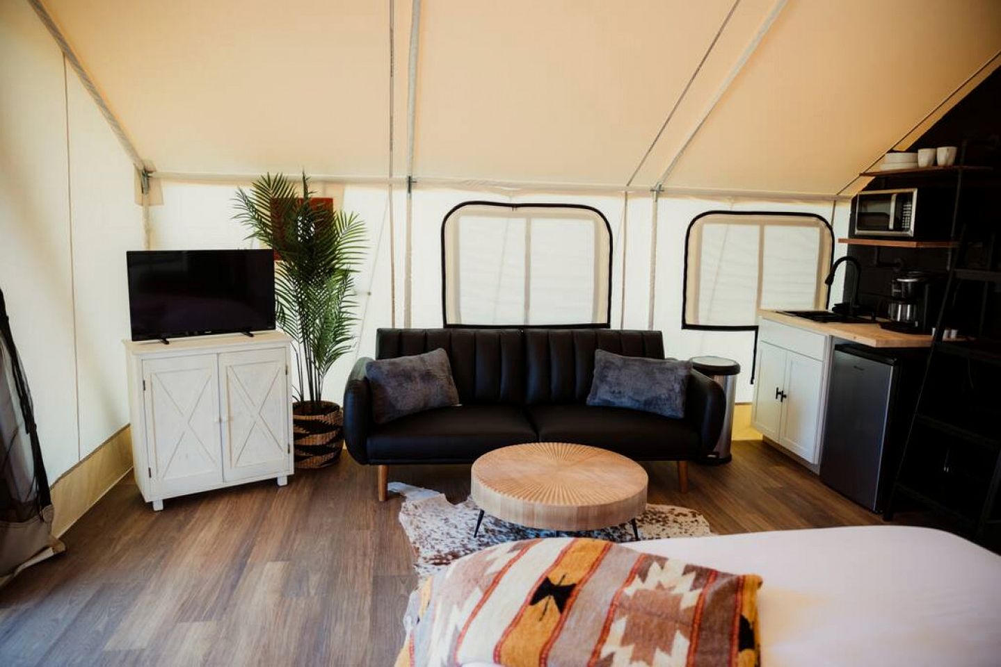 Deluxe Safari Tent with Indoor Jacuzzi in Kentucky
