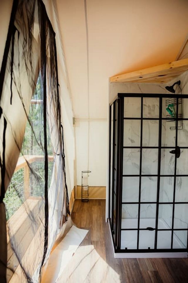 Deluxe Safari Tent with Indoor Jacuzzi in Kentucky