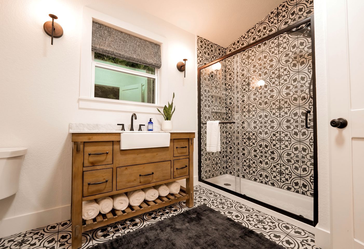 Gorgeous Tiny House with Fire Pit, Games and Barbecue in San Saba, Texas