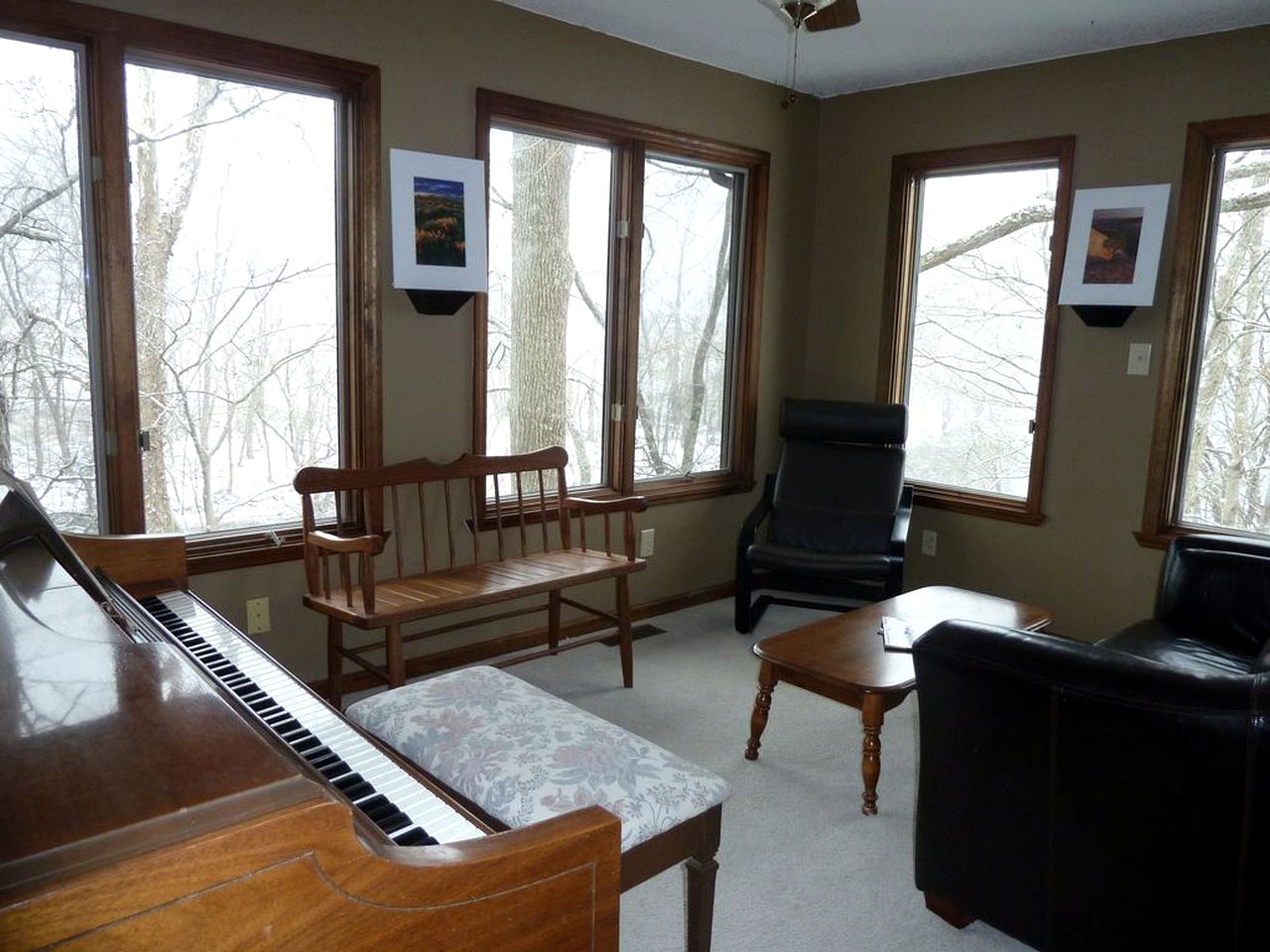 Riverside Cabin with a Hot Tub by Creeper Trailhead in Virginia