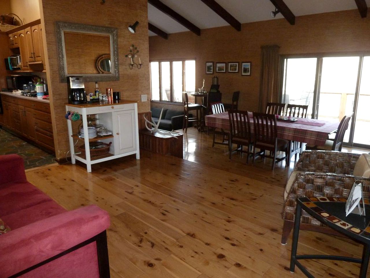 Riverside Cabin with a Hot Tub by Creeper Trailhead in Virginia