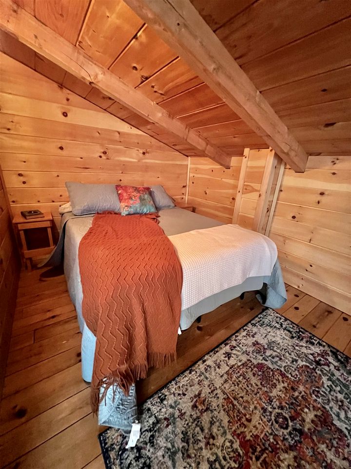 Pet-friendly Riverfront Cottage Amazing to Immerse into the Wildlife in Hiram, Maine