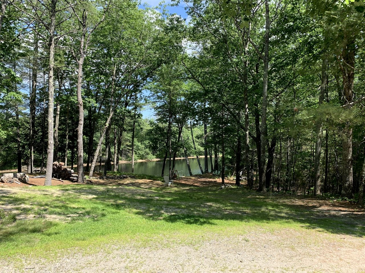 Pet-friendly Riverfront Cottage Amazing to Immerse into the Wildlife in Hiram, Maine