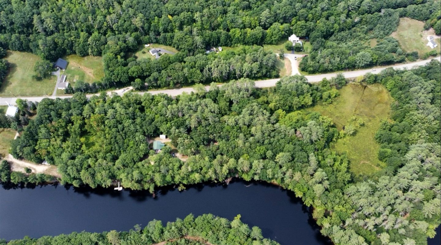 Pet-friendly Riverfront Cottage Amazing to Immerse into the Wildlife in Hiram, Maine