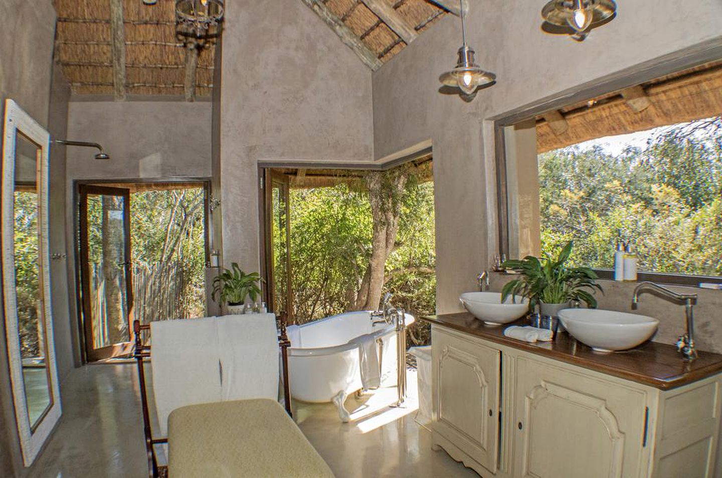 Luxury Safari Getaway in Thornybush Private Nature Reserve near Hoedspruit, South Africa