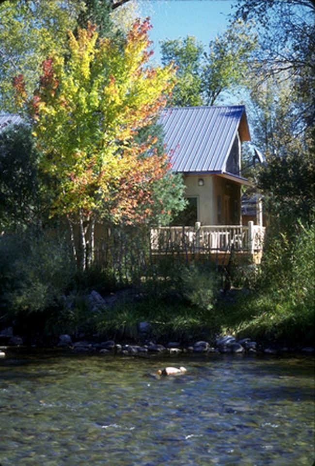 Glamp by the River: Unforgettable Getaway in New Mexico's Scenic Wilderness