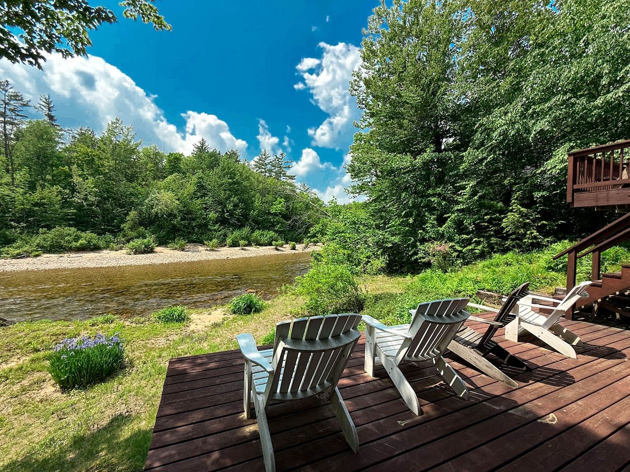 Modern Cabin Riverfront Retreat Near Attitash Mountain in Bartlett, New Hampshire