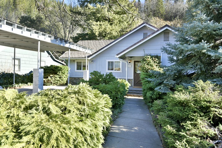 Cabins (United States of America, Dunsmuir, California)