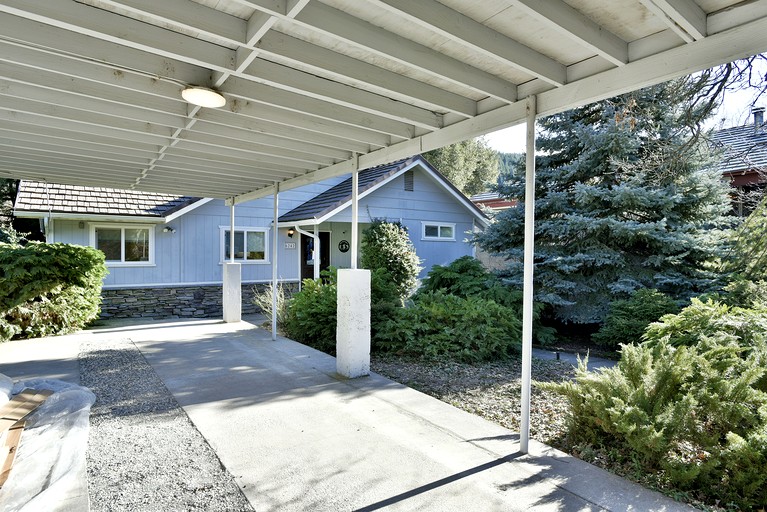 Cabins (United States of America, Dunsmuir, California)