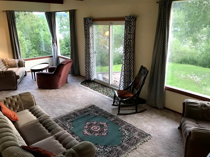 Charming Riverfront Stay Surrounded by Nature in British Columbia, Canada