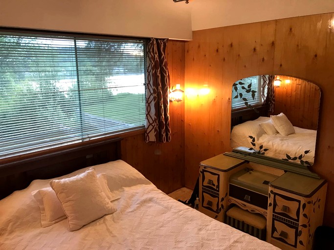 Vacation Rentals (Canada, --, --)