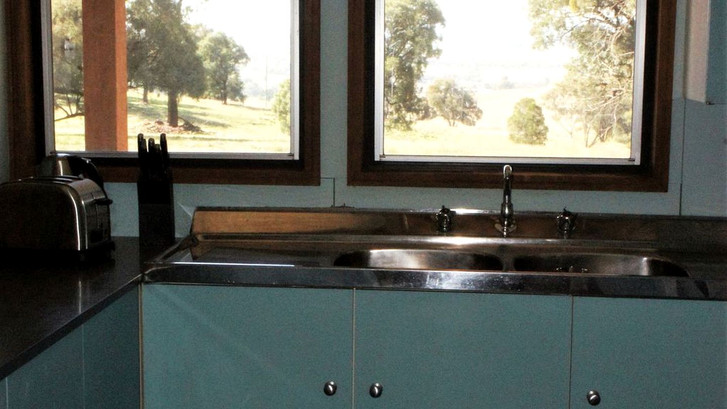 Gorgeous Cottage Getaway with Amazing Views in Manildra, New South Wales