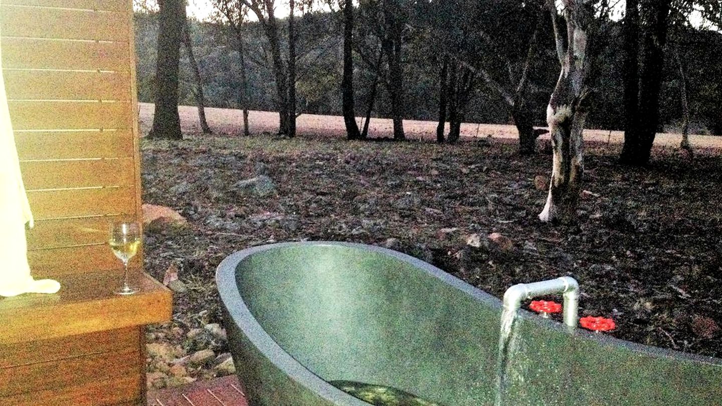 Gorgeous Cottage Getaway with Amazing Views in Manildra, New South Wales