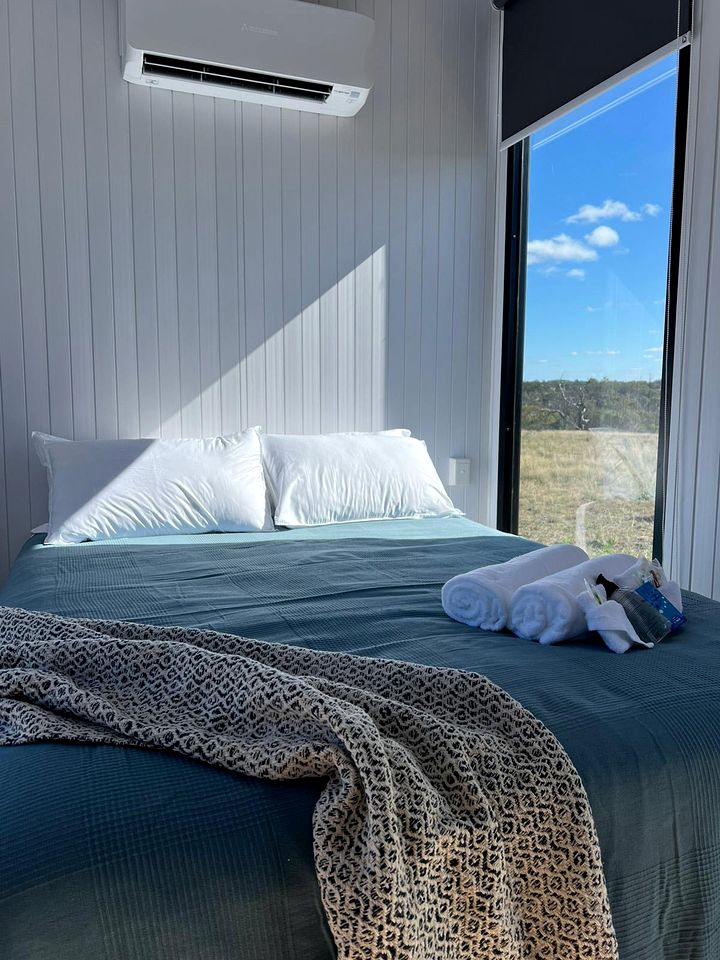 Beautiful Tiny House with Fantastic Vistas in Irongate, Queensland